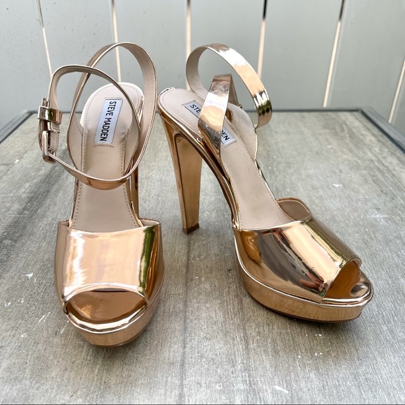 STEVE MADDEN Rose Gold Patent Leather Heels - Picture 5 of 7